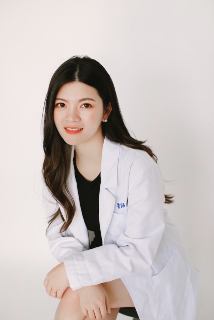 顏芳筠-牙醫師